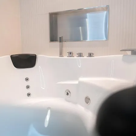 Ambiance Avec Balneo شقة